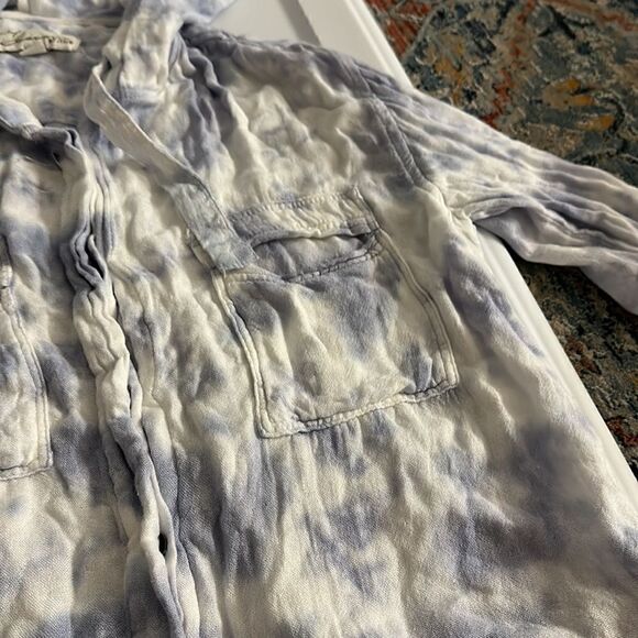 Women’s blue tie dye button up blouse - Picture 5 of 5